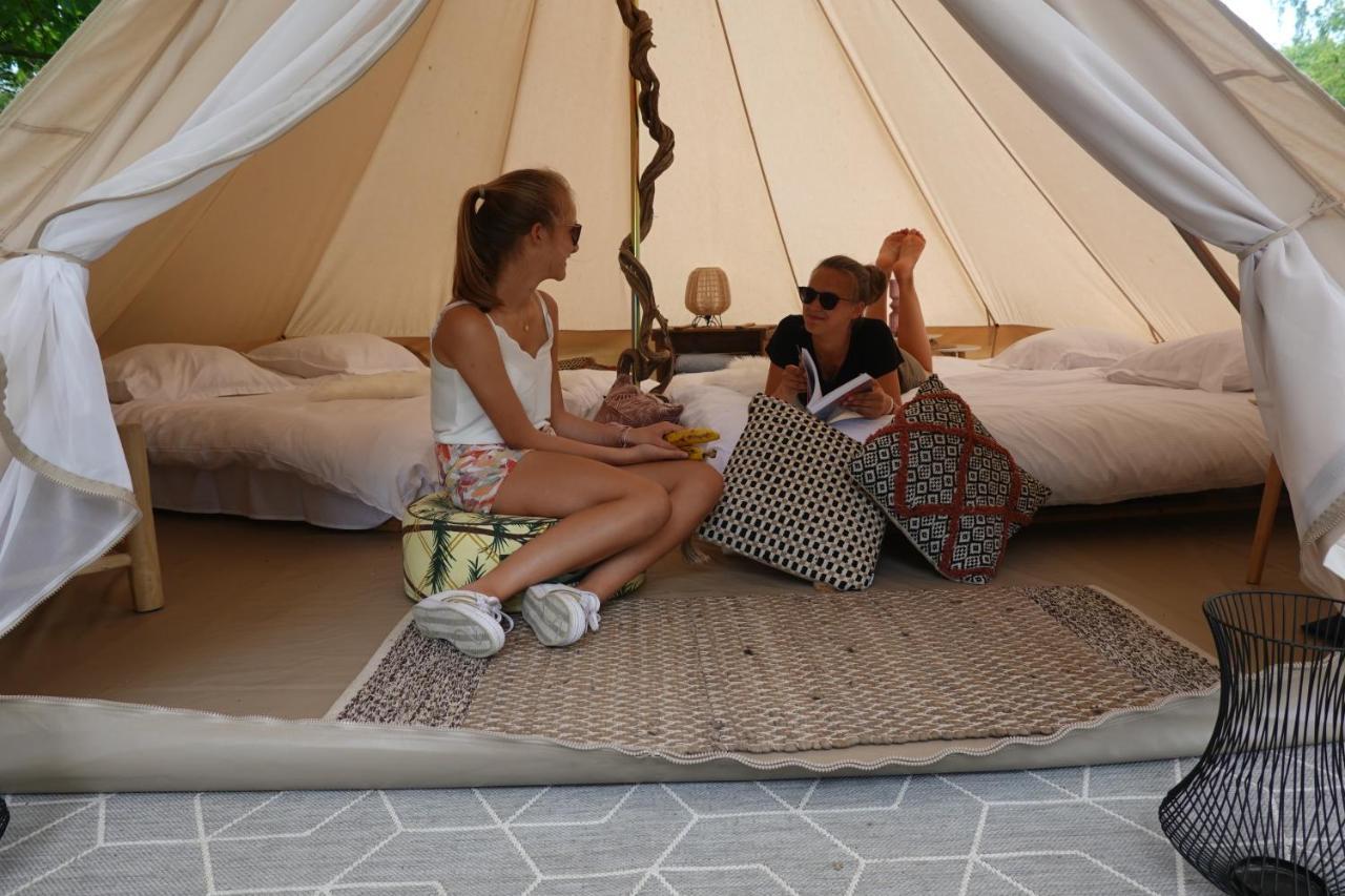 Glamping Du Moulin Hotel Бастон Екстериор снимка